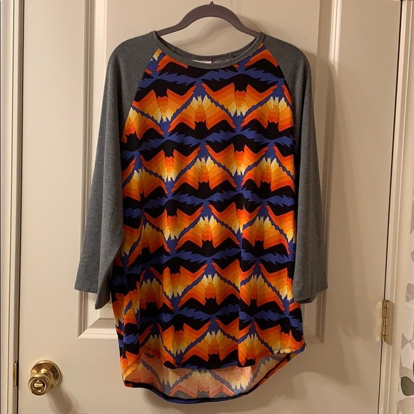 LuLaRoe Tops - LuLaRoe Randy top- bat design -NWOT